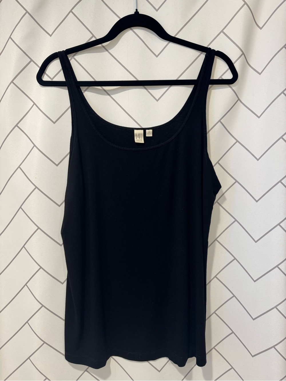 14th & Union Black Scoop Neck Tank Top
